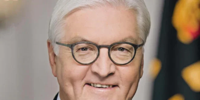 Rücktritt - Bundespräsident Steinmeier untragbar